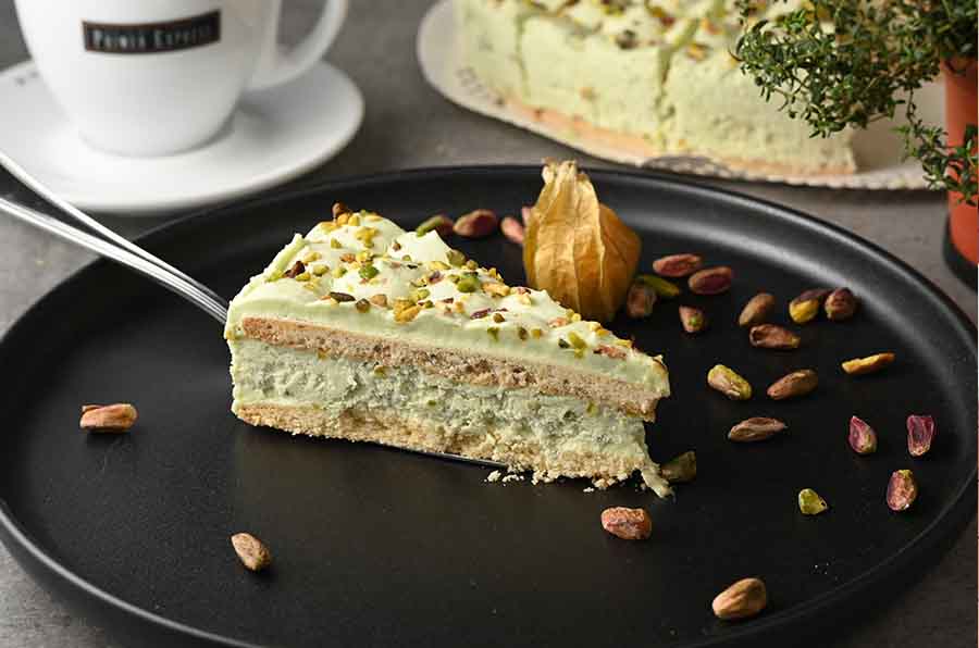 Ricotta and pistachio cake